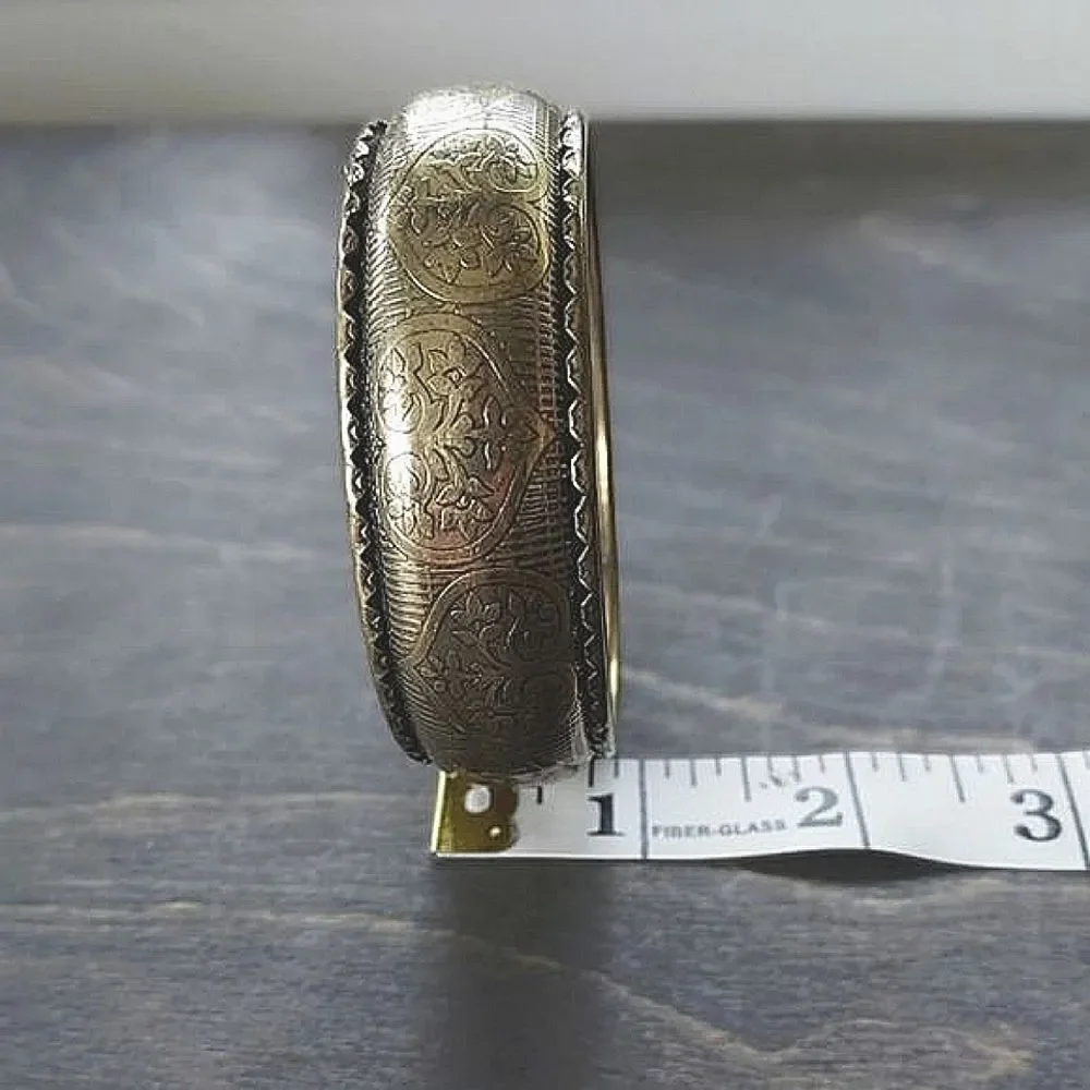Vtg brass plated patterned rounded bangle - Picture 4 of 6